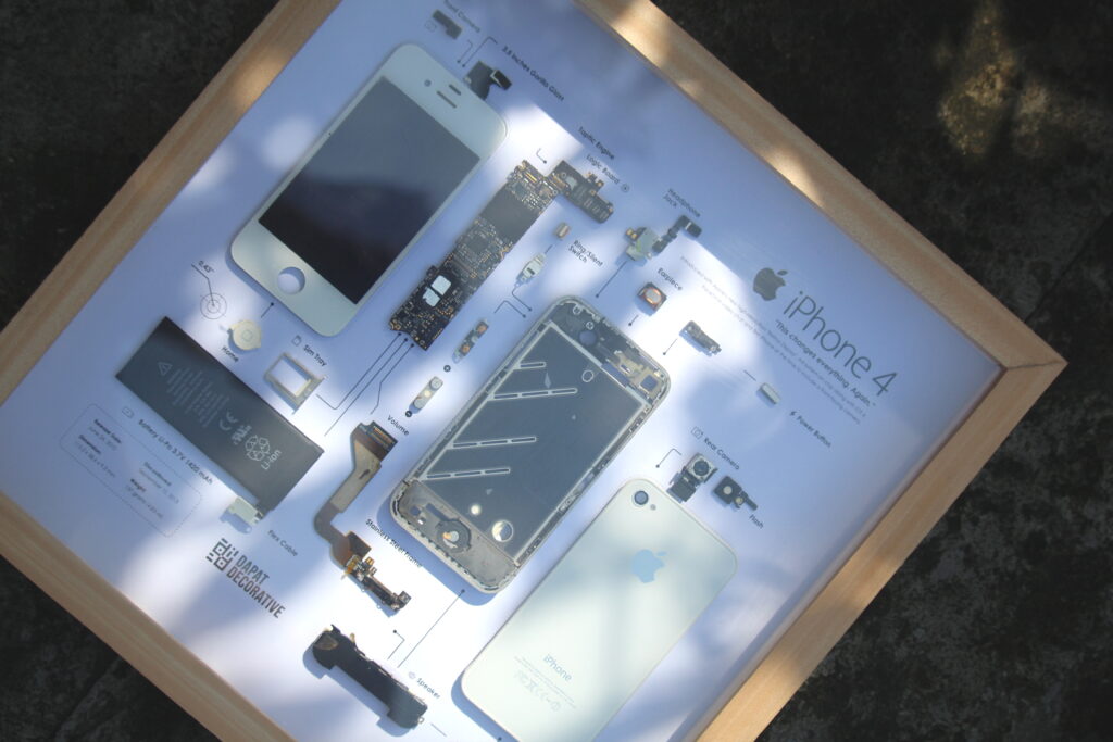 Art frame Apple iPhone 4 Black with Natural Wooden Frame – Dapat Decorative